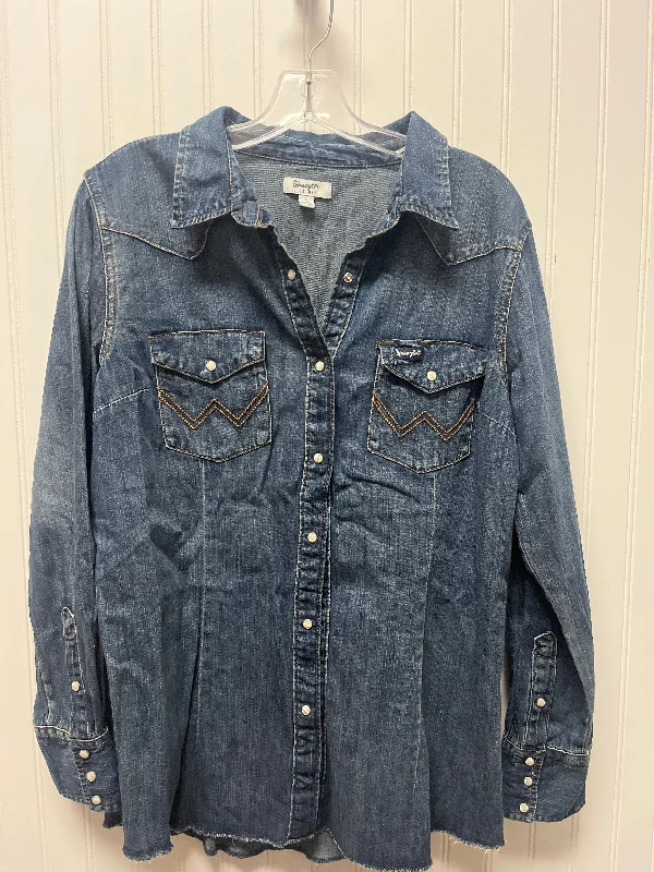 Top Long Sleeve By Wrangler In Blue Denim, Size: L